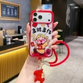 Dettaglio della custodia iPhone rossa con design del Dio della Ricchezza e cordino rosso - Pp Festa Di Primavera * Dio Rosso Della Ricchezza E Della Prosperità + Portatile / iPhone15