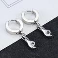 Orecchini a cerchio in acciaio inox argento con ciondolo a forma di gesto figa - Mano - Acciaio