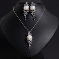 Elegante set di collana e orecchini di perle a goccia con zirconi viola e argento - Viola