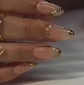 Faux ongles style français avec base nude, lignes dorées, perles et strass brillants - Luxe Français Ligne Or Perle Strass (BW158)