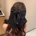 Grande pince à cheveux en satin noir avec nœud papillon pour une coiffure élégante de dos - Noir