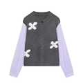 Cardigan in maglia patchwork grigio e viola con applicazioni floreali bianche e perle - S / Lavanda