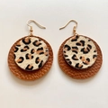 Détail des boucles d'oreilles rondes à double couche en cuir véritable à motif léopard - Style Rond Double Couche Léopard Marron (22)
