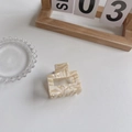 Pinza para el pelo cuadrada de acetato con patrón jaspeado en beige y blanco - Blanco Roto