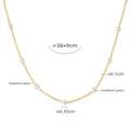 Dettaglio dell'elegante collana in acciaio al titanio dorato con piccole perle da 0,35 cm - Collana con Perle di Conchiglia Oro 38+9cm