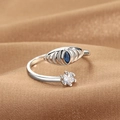 Silberner offener Ring mit blauem Marquise-Stein und weißem Diamant auf Seidenhintergrund - Blatt-Akzentuierter Evil Eye (Q-J078) / Weißgold