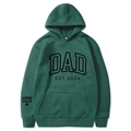 Sweat à capuche vert foncé avec imprimé DAD EST 2024 et cœur brodé sur la manche - S / Hauts / Vert Foncé 312