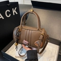Vintage brown bowling bag with retro embroidered patch and textured finish in gift box - Brown