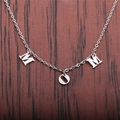 Collier avec pendentif lettre MOM en acier inoxydable poli pour cadeau de fête des mères - Lettre MOM / Argent