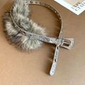 Dettaglio cintura di paillettes argento con fibbia in strass e ciondolo in ecopelliccia - 12# Catena da Vita - Argento