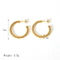 Orecchini a cerchio a C in acciaio inossidabile placcato oro 18K ritorto da 30 mm - Stile Intrecciato a Torsione Oro (YYE023388)