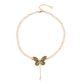 Elegante collana con ciondolo a farfalla dorata con perle finte e dettagli in smalto - Collana di Perle Farfalla (1# Collana)