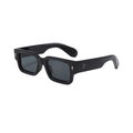 Gafas de sol retro negras cuadradas con lentes oscuros y detalles de flecha plateada - Montura Negra Lente Gris