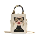Borsa da sera bianca con stampa graffiti, catena dorata e foulard in seta sul manico - Bianco