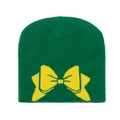 Detail van een groene gebreide muts met een felgeel strikmotief voor de winter - Groen (Gele Strik)