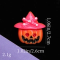 Dettaglio ciondolo in resina a zucca con dimensioni per accessori fai-da-te Halloween - Zucca con Cappello Rosso Rosa
