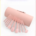 Detail von 10 pfirsichrosa Make-up-Pinseln mit Farbverlauf und rosa Leder-Reiseetui - 10 rosa Pinsel mit Eimer