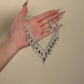 Elegante set di gioielli in argento con nappe a goccia, collana e orecchini con strass - Set Bianco (Base Argentata)