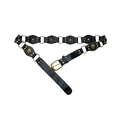 Detail van vintage bruine leren riem met koperen ringen en decoratieve klinknagels - 100cm / Zwart