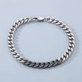 Gepolijste zilveren cubaanse schakelarmband met zwarte contrastschakels en karabijnsluiting - Stijl B Retro Zwarte Armband