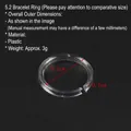 Dettaglio del supporto per bracciale in plastica trasparente con diametro di 5,2 cm - Diametro 5,2 cm
