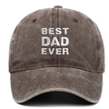 Détail de la broderie Best Dad Ever sur une casquette en coton lavé marron - Réglable / Café
