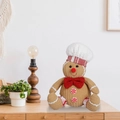 Plüsch Lebkuchenmann Kochfigur mit weißer Kochmütze und roter Fliege für Weihnachtsdeko - Sitzender Lebkuchenmann Weiße Kochmütze