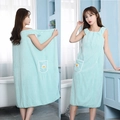 Mint green waffle weave wearable bath towel with daisy embroidery and pocket - 130x100cm (Under 70kg) / Green