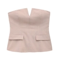 Dettaglio del top a fascia rosa gessato con scollo a V e alette delle tasche decorative - Rosa Pesca Chiaro a Righe