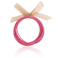 Dettaglio di braccialetti glitter rosa con un elegante fiocco in nastro color champagne - Molla rosa fucsia con set di fiocchi (30206)