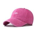 Detalle del logo bordado en la gorra de béisbol vintage roja rosa en algodón lavado - Rojo Rosa Lavado (Ojos de Dibujos Animados)