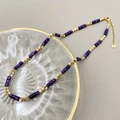Collier bohème plaqué or avec perles de marbre violet et facettes dorées - Violet