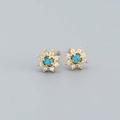 Orecchini a lobo a margherita in argento con opale blu e zirconi cubici micro pavé - Oro