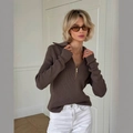 Pull en maille marron pour femme avec demi-zip, texture côtelée et coupe ajustée - S / Marron