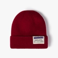 Bonnet en maille côtelée bordeaux pour hiver avec écusson vintage boarding pass - Taille unique / Rouge