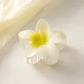 Plumeria hair claw clip in matte cream and yellow gradient floral resin accessory - White Green Heart [4cm Mini]