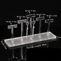5-teiliger T-Ohrringständer aus Acryl mit abgestuften Höhen und klarem rechteckigem Sockel - T-Form Gestuft / Mattierte Basis