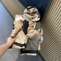 Écharpe douce réversible en cachemire beige, gris et noir avec blocs de couleurs et franges - Noir Gris Beige Patchwork / Noir