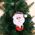 Babbo Natale di peluche con cappello a quadri rossi appeso a un ramo dell'albero - Babbo Natale Testa Grande