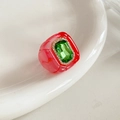 Bague vintage en résine rouge avec grand cristal vert et entourage de zircons - Base Rouge & Cristal Vert