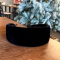 Detail of wide black velvet headband featuring a non-slip design and plush texture - Headband / Black