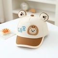 Dettaglio cappellino bimbo con toppa leone a cartone e orecchie di orso in rilievo - 50cm (1-3 anni) / Bianco Sporco