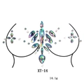 Vue macro des bijoux de poitrine en acrylique AB irisé et gemmes corporelles pour fête - XT-14/Gemmes en V Irisées