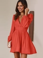 Elegante abito rosso con scollo a V, maniche a lanterna e una raffinata vita stretta - Taglia S / arancio-rosso