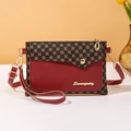 Elegante bolso bandolera burdeos y café con estampado geométrico y logotipo dorado fino - Rojo
