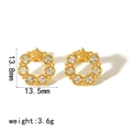 Detail view of 18K gold star earrings with cubic zirconia and size dimensions - Star Ring Style (TE6537) / Gold