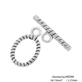 Dettaglio macro della chiusura a T argentata in stile vintage con trama a spirale 13x21mm - VK244 Argento