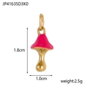 Dettaglio del ciondolo a fungo in smalto rosa con dimensioni 1,8 cm altezza e 1,0 cm - Oro + Rosa Scuro