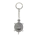 Dettaglio del portachiavi a forma di tartaruga d'argento vintage con motivi incisi - Argento Antico