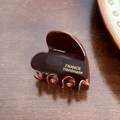 Handgefertigte herzförmige Haarklammer in Dunkelbraun aus glänzendem Acetat - Karamell-3.4cm